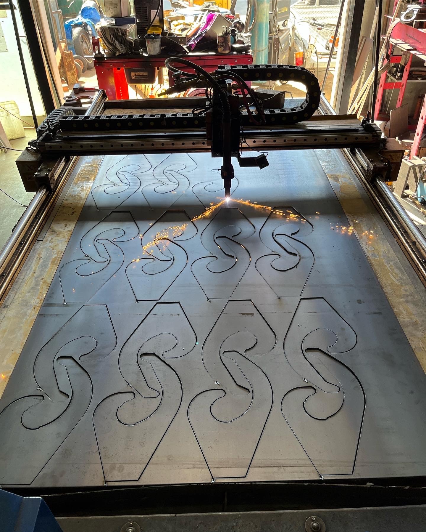 Steel plasma cutting bench